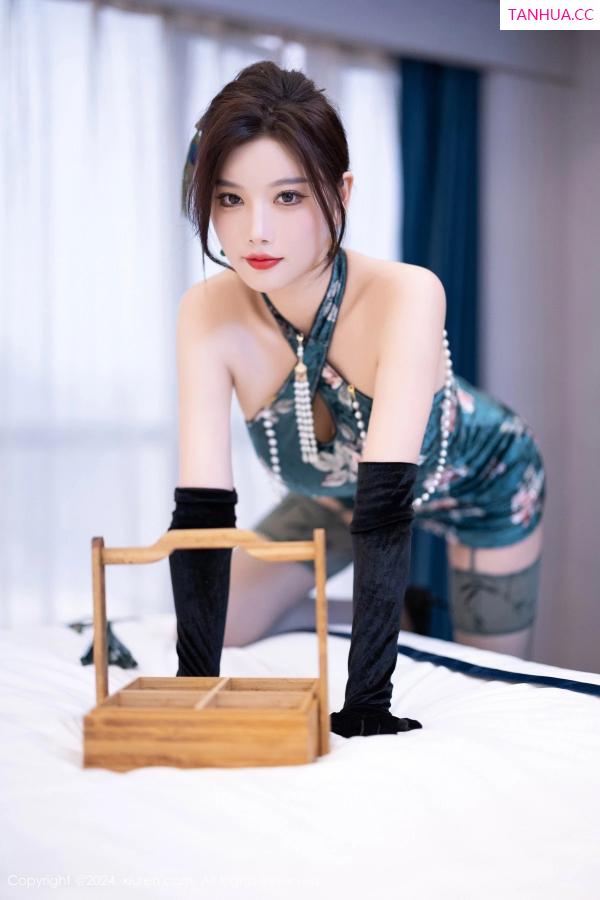 杨晨晨 sugar小甜心CC [XiuRen]高清写真图 2024.09.14 No.9165 杨晨晨Yome 黑丝美腿第22张图片